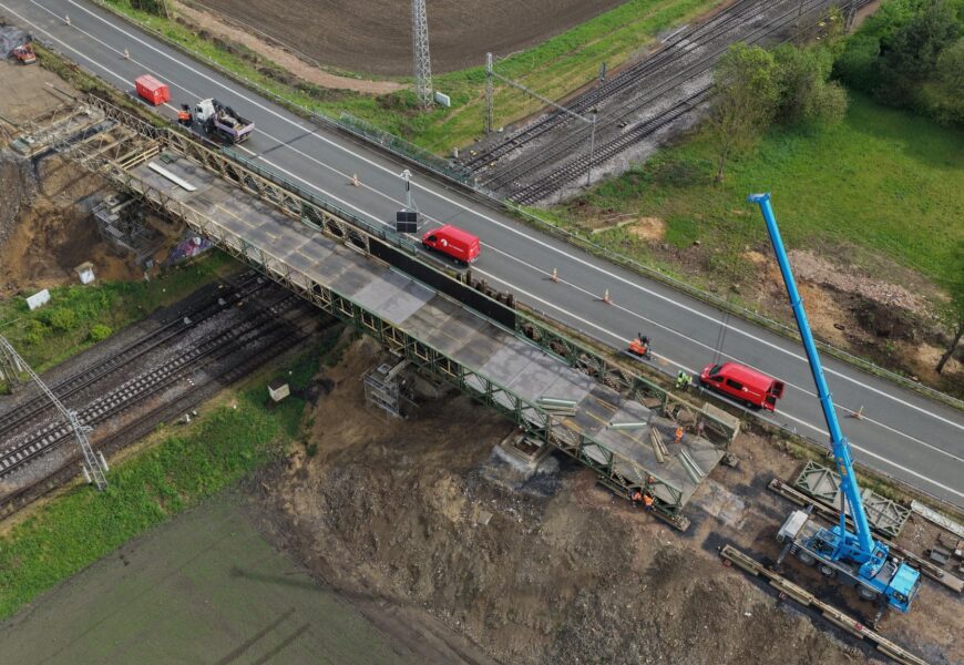 Práce na provizorním mostě u Zámrsku pokračují, silnice I/35 zůstává průjezdná