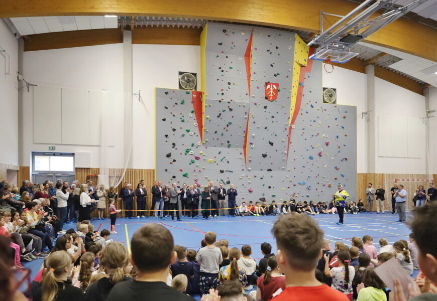 Králíky otevřely novou sportovní halu, nahradila stoletou tělocvičnu Králíky otevřely novou sportovní halu, nahradila stoletou tělocvičnu