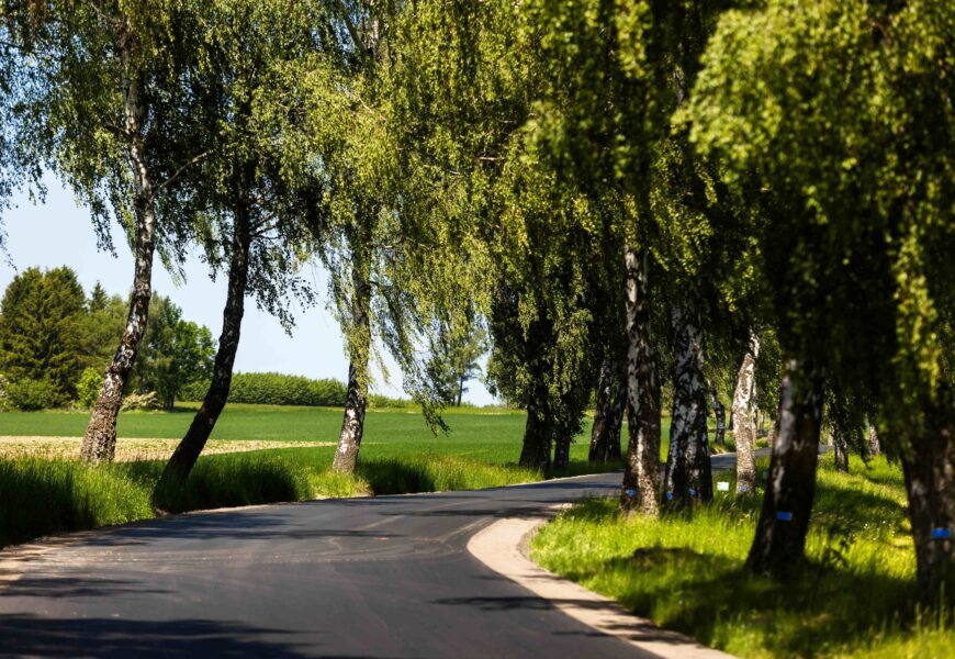 Silnice mezi Studnicí a hranicí kraje už je po opravě v provozu