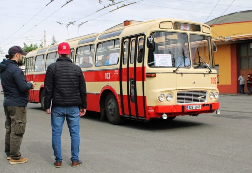 Nostalgická jízda: Legendární Karosa slaví 20 let, vyrazte na retro linku do Spojila!