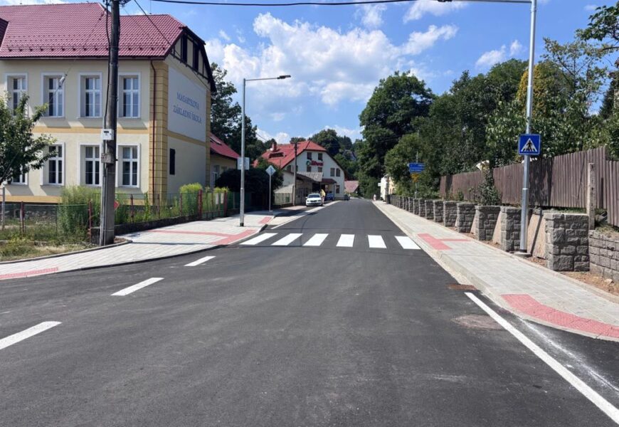 Po dvou letech oprav se otevřel průtah Kláštercem nad Orlicí. Do proměny zamířilo přes 65 milionů korun