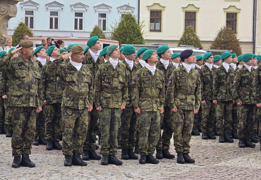 Téměř 180 prváků vojenské školy v Moravské Třebové složilo slavnostní slib