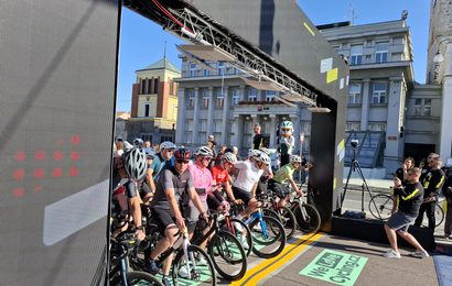 VIDEO: L’Etape je odstartována. Cyklisté vyrážejí z centra Pardubic VIDEO: L’Etape je odstartována. Cyklisté vyrážejí z centra Pardubic