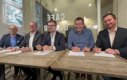 Pardubice mají novou koalici. Pět politických uskupení podepsalo koaliční smlouvu
