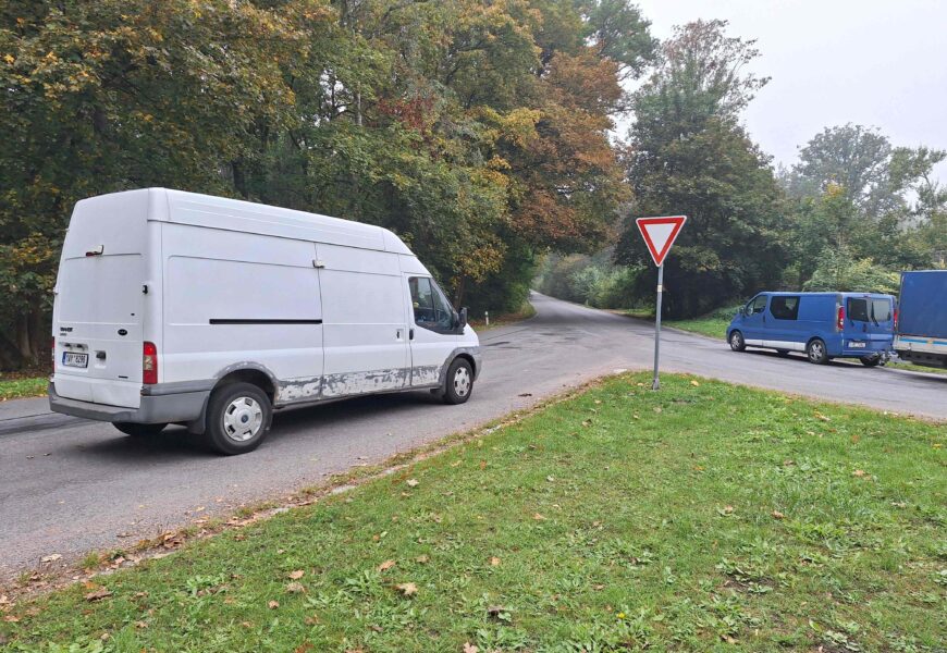 Silničáři se pustili do úprav pod Kunětickou horou. Změní zastávky i křižovatku Silničáři se pustili do úprav pod Kunětickou horou. Změní zastávky i křižovatku
