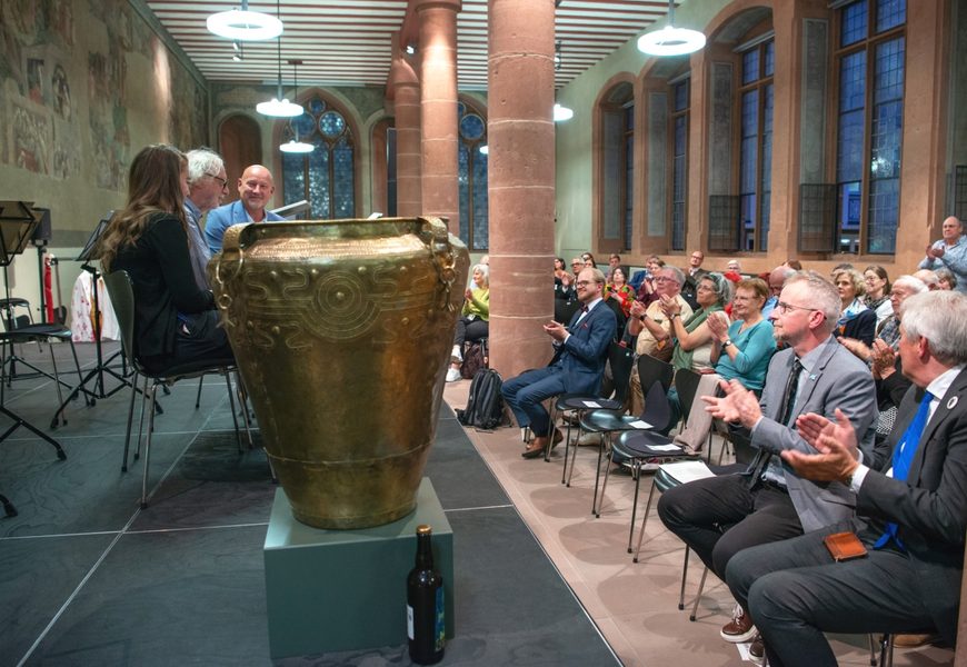 Bronzové vědro z Kladiny na Pardubicku vyrazilo do světa – září ve Frankfurtu nad Mohanem
